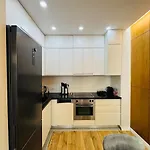 Moho Residences Downtown Apartment *