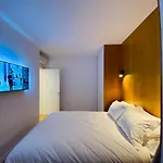 Moho Residences Downtown Apartment *