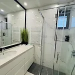 Moho Residences Downtown Apartment *